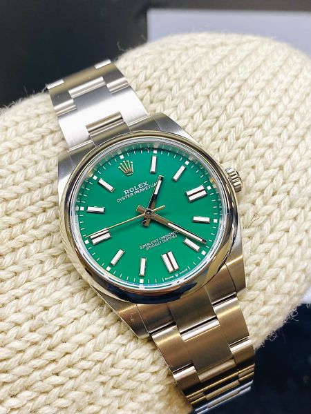 Rolex Oyster Perpertual 124300 124300 käytetty arvokello