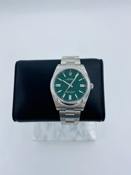 Rolex Oyster Perpetual 124300 Green 124300 käytetty arvokello