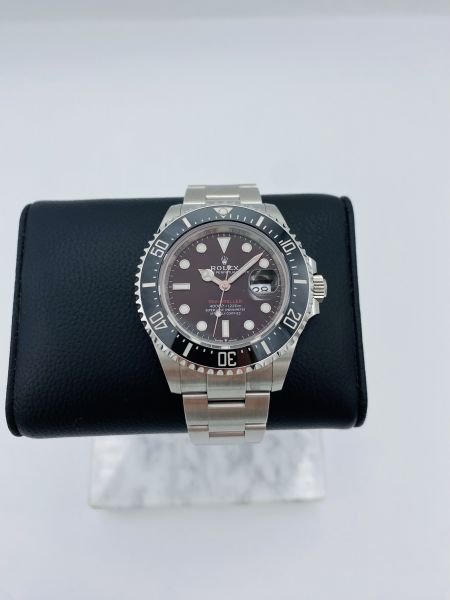 Rolex Sea-Dweller 126600 RED -21 126600 käytetty arvokello